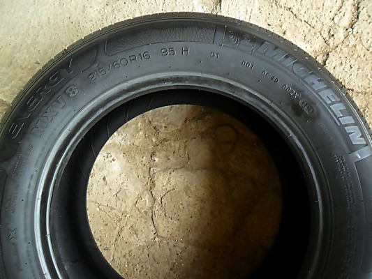 ยางขอบ16 มิชลิน215-60-R16 ลงพื้นปี15(4เส้น 4,800) น้องๆยางใหม่