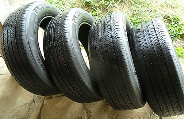 ยางขอบ16 มิชลิน215-60-R16 ลงพื้นปี15(4เส้น 4,800) น้องๆยางใหม่