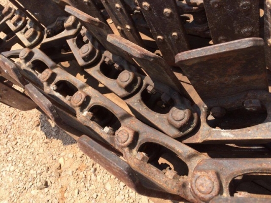 แทรคเหล็ก ใช้กับรถขุดขนาด PC50 นำเข้าจากญี่ปุ่น ติดต่อ 0879118593/0850843200