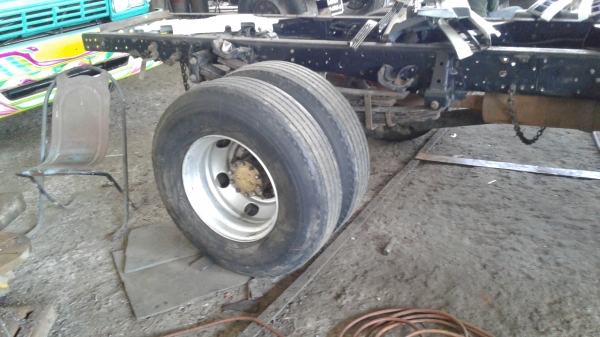 ขายรถอีซุNPR  130แรง หัวแซชซีรถสวยเครื่องดีไม่หลวม