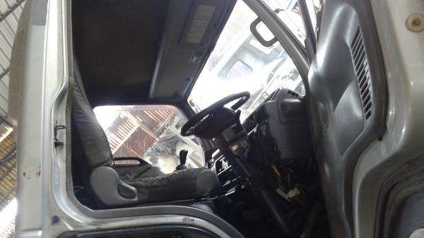 ขายรถอีซุNPR  130แรง หัวแซชซีรถสวยเครื่องดีไม่หลวม