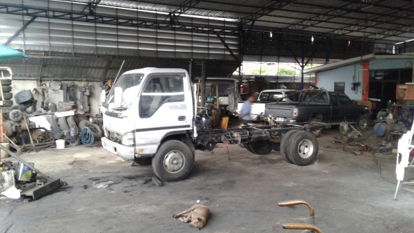 ขายรถอีซุNPR  130แรง หัวแซชซีรถสวยเครื่องดีไม่หลวม