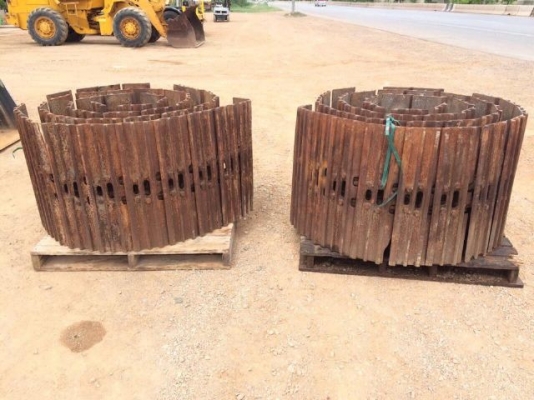 แทรคเหล็ก ใช้กับรถขุด PC200 นำเข้าจากญี่ปุ่น ติดต่อ 0879118593/0850843200