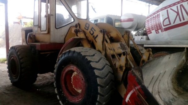 ขายด่วน รถตัก CAT950  ดั้มเบรค สภาพพร้อมใช้งาน เครื่องปั้มแรงดี รถทำงานปกติ เอกสารสัญญาซื้อขาย