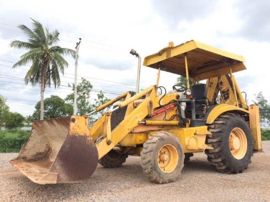 รถตักล้อยางหลังขุด JCB 3CX สภาพพร้อมใช้