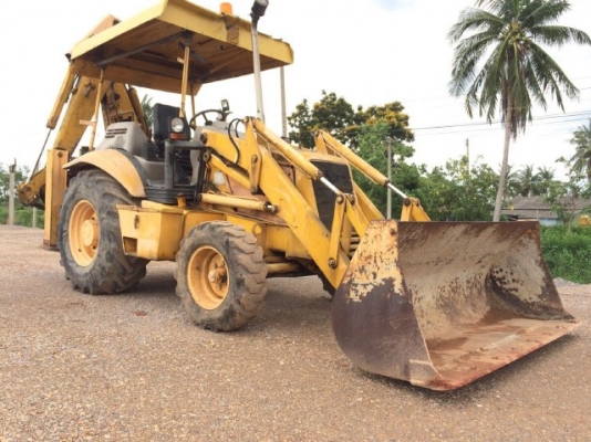 รถตักล้อยางหลังขุด JCB 3CX สภาพพร้อมใช้