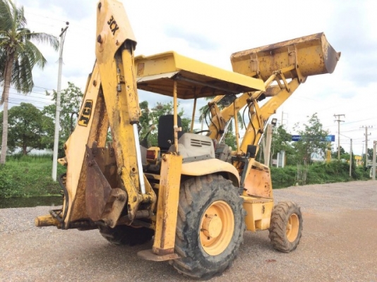 รถตักล้อยางหลังขุด JCB 3CX สภาพพร้อมใช้