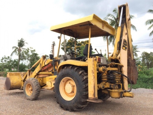 รถตักล้อยางหลังขุด JCB 3CX สภาพพร้อมใช้