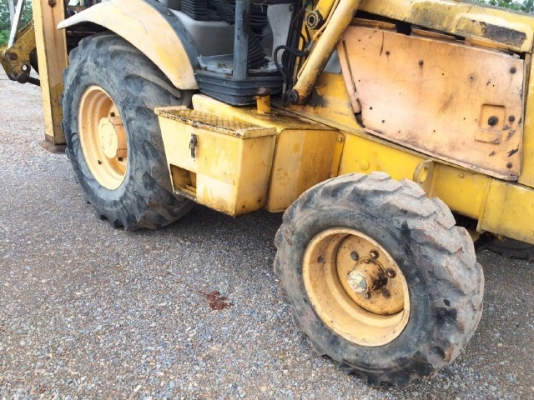 รถตักล้อยางหลังขุด JCB 3CX สภาพพร้อมใช้