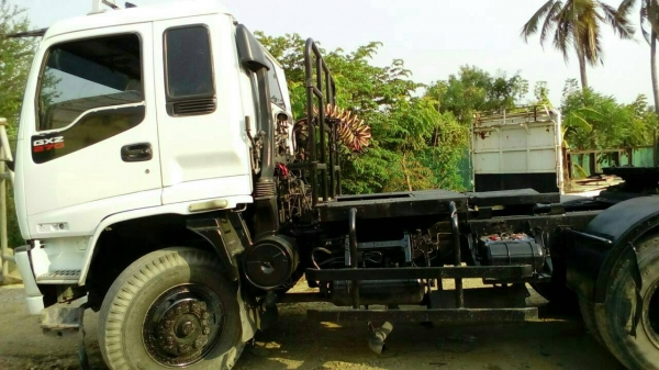 ขายรถบรรทุก 10 ล้อหัวลาก ISUZU DECA 270 แรงม้าปี 2545 ราคา 1000000