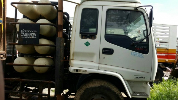 ขายรถบรรทุก 10 ล้อหัวลาก ISUZU DECA 320 แรงม้าปี 2549 ใช้เชื้อเพลิงก๊าซ ราคา 950000