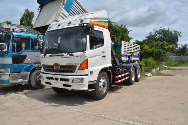 HINO MEGA 260 hp หัวลาก
