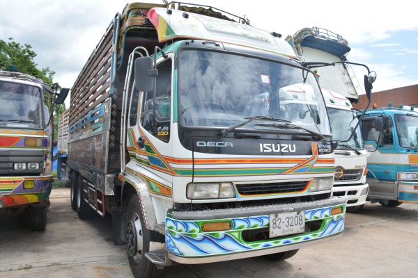 ISUZU DECA 230 hp กระบะไม้ยาว 6.20 m  รถสวย