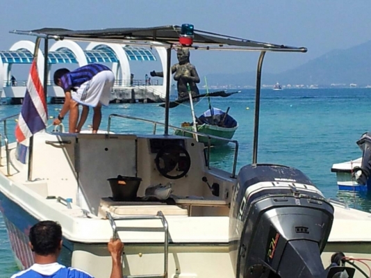 ขายเรือเร็วf24พร้อมเครื่องซูซูกิ150แรงหัวชีดพร้อมลงน้ำ