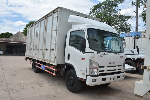 ISUZU  NQR 175 hp ตู้ 10 บาน ยาว 5.50 m รถสวย
