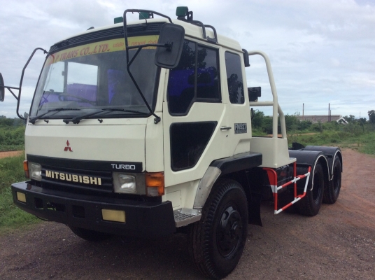 10ล้อMISSUBISHI  FUSO (ไอ้หลงFN527 หัวลาก 2เพลา) เครื่อง 220 แรงแท้  เทอร์โบ เกียร์10 สปีด ยางดี ครัทชีสวยจัด รถเดิม ยางดีทุกเส้น พร้อมใช้งานราคา 600,000 บาท ศุภากร 081-1903107 , 081-4252943.