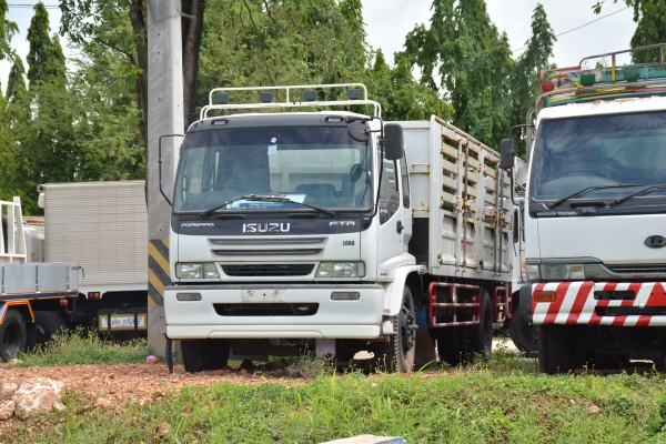 ISUZU DECA 200 hp กระบะเหล็กยาว 6.80 m