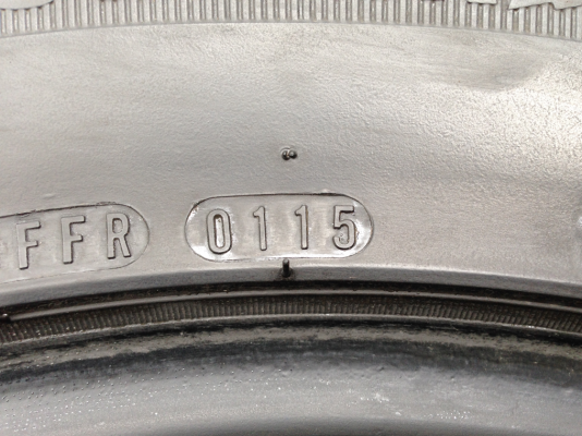 ยาง Roadstone 265 60 18 ปี15 ดอกเต็ม ราคาไม่แพง