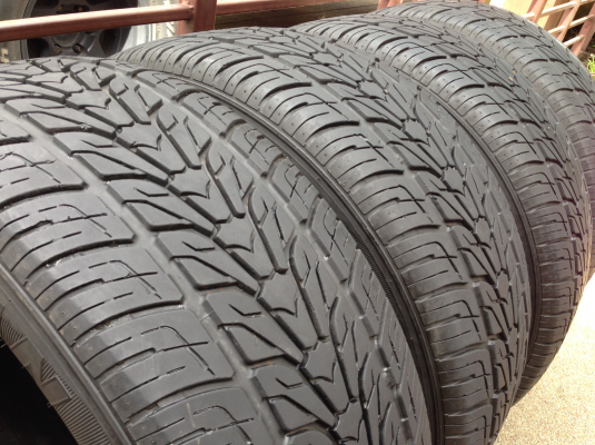 ยาง Roadstone 265 60 18 ปี15 ดอกเต็ม ราคาไม่แพง