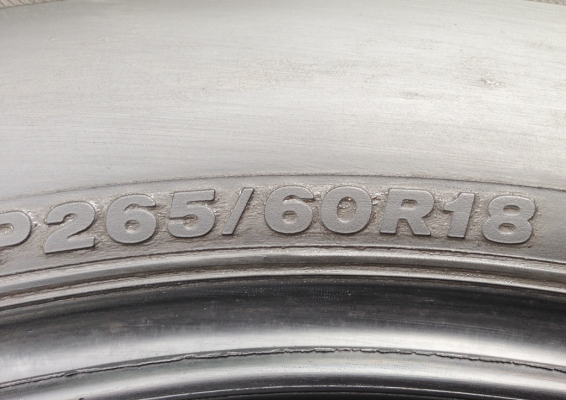 ยาง Bridgestone 265 60 18 ปลายปี14 ดอกเยอะ ราคาไม่แพง