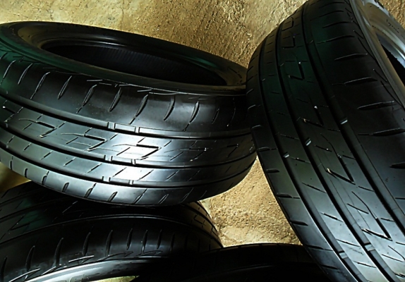 ยางขอบ16  บริดสโตน205-55-R16ลงพื้นปี15 (4เส้น3,400)