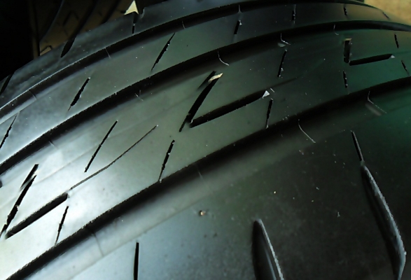 ยางขอบ16  บริดสโตน205-55-R16ลงพื้นปี15 (4เส้น3,400)