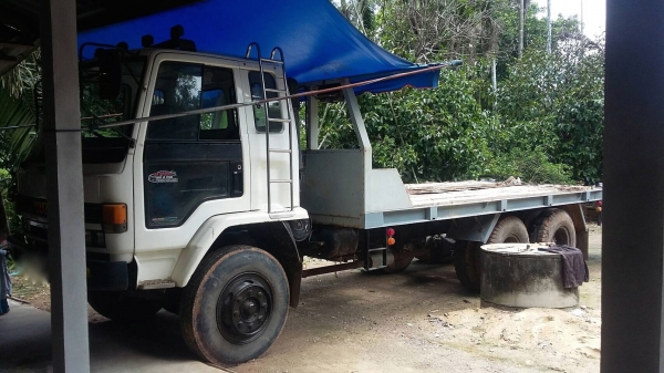 รถฮีโน่ 10 ล้อ ท้ายลาด / เปลื่ยนเครื่อง 220 แรงม้า. ปี 30.    สนใจติดต่อ  081 - 6079515