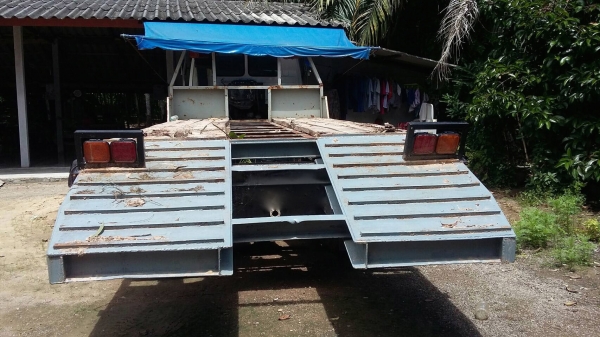 รถฮีโน่ 10 ล้อ ท้ายลาด / เปลื่ยนเครื่อง 220 แรงม้า. ปี 30.    สนใจติดต่อ  081 - 6079515