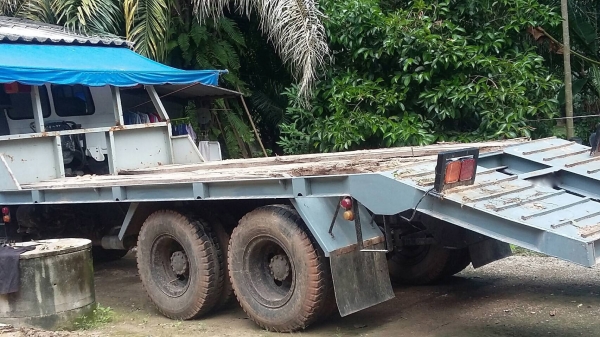 รถฮีโน่ 10 ล้อ ท้ายลาด / เปลื่ยนเครื่อง 220 แรงม้า. ปี 30.    สนใจติดต่อ  081 - 6079515