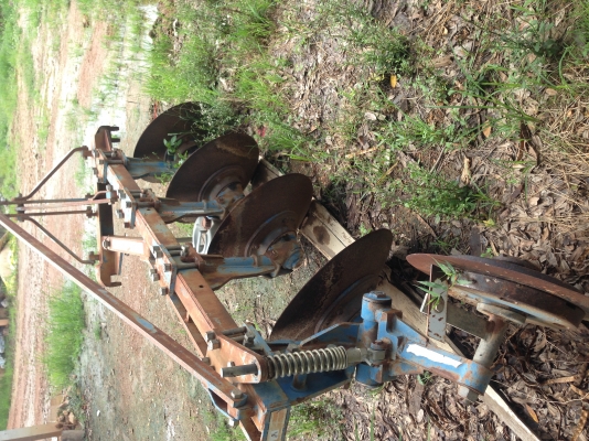 ขายผานบุก CMT 4ลูก สีเดิมๆเก่าเก็บ พร้อมใช้งาน ไม่มีรอยเชื่อมรอยดามเลยครับ