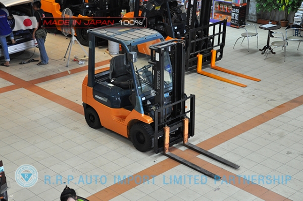 ขายรถโฟล์คลิฟท์มือสอง TOYOTA รุ่น 7FG15-17176 ราคา 185,000 บาท นำเข้าจากประเทศญี่ปุ่น 100\% ไม่เคยใช้งานในไทย