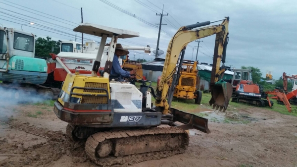 ขาย รถขุด แบคโฮ YANMAR B37   รุ่นปั๊มนิ้ว ทำงานไว เก่าญี่ปุ่นแท้ครับ