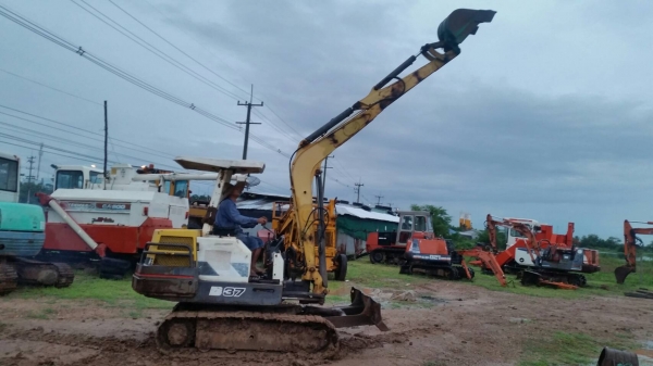 ขาย รถขุด แบคโฮ YANMAR B37   รุ่นปั๊มนิ้ว ทำงานไว เก่าญี่ปุ่นแท้ครับ