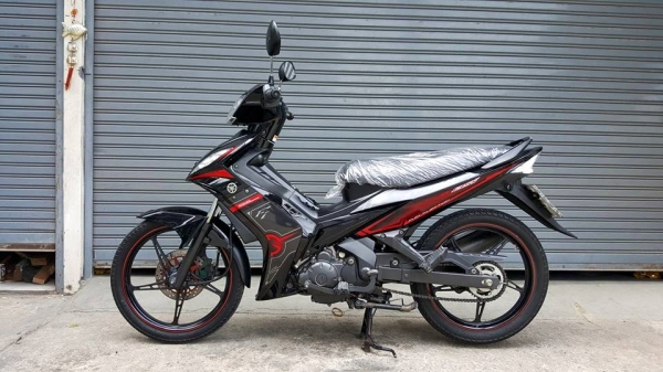 รถมือสองเกรดรถใหม่ YAMAHA SPARK-I 135 CC รุ่น TOP สตาร์ทมือและเท้า ฟรีค่าโอน