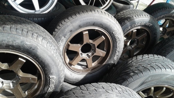 ฝากขายแม็คพร้อมยางแม็คกว้าง 8 นิ้ว ยางขนาด  245 70 17  ปี 10