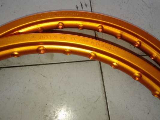 ล้อสีทอง 2 วงของใหม่ค่ะ ล้อสีทอง 2 วงของใหม่ค่ะ