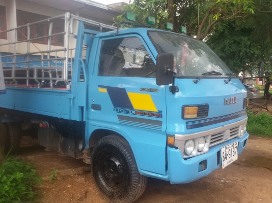 ขาย 6 ล้อ ISUZU 100 แรงม้า สวยๆ (จัดแนนซ์ให้ลูกค้าเรียบร้อยแล้ว)(ดาวน์ 64000ออกรถได้เลย ใช้แค่บัตร+ทะเบียนบ้าน อนุมัติเลย รถห้างแท้ ประหยัดน้ำมันสุด รถสภาพดีมาก(วิ่งทางไกลสบาย)เกียร์สั้น เครื่องแน่น ฟิตจัด แซสซีเยี่ยมสุดๆ  เดิมๆ ไม่ผุไม่ดาม รถใช้งานประจำ