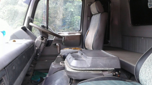 ฮีโน่   ปี43   210 แรง ( NGV )  ตู้ตามสภาพ  ราคา  680,000 บาท