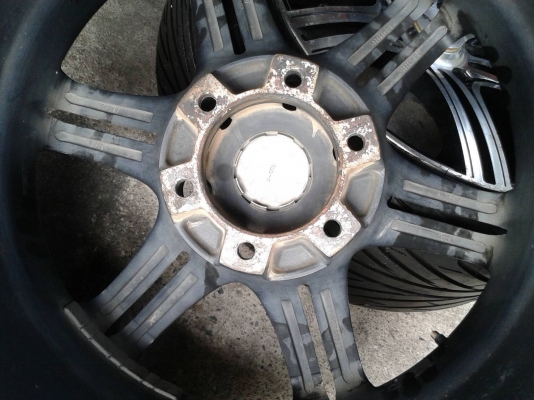 ขอบ18นิ้ว6รู พร้อมยาง สวยๆ 4 ล้อ ราคา 8700 บาท