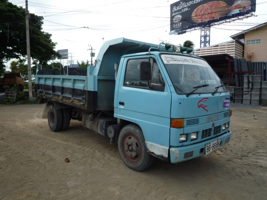 NKR110 รถห้าง ปี 33 NKR110 รถห้าง ปี 33