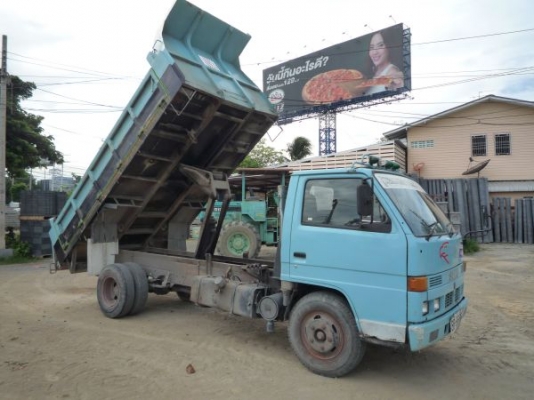 NKR110 รถห้าง ปี 33