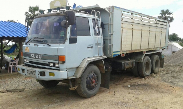 ขายรถบรรทุก 10 ล้อดัมพ์ ISUZU ROCKY 195 แรงม้านางฟ้าแท้ ราคา 670000