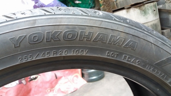 ขายยาง Yokohama Parada spec X ขนาด 255 45 20 ปี 13 มีคู่เดียว