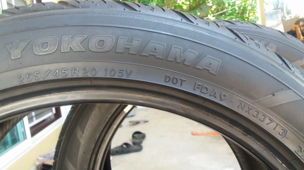 ขายยาง Yokohama Parada spec X ขนาด 255 45 20 ปี 13 มีคู่เดียว