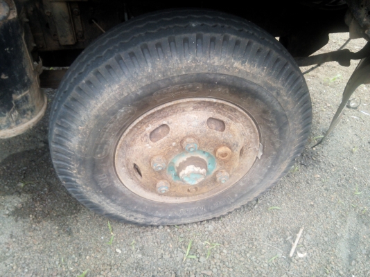 ขายรถบรรทุก 6 ล้อดัมพ์ ISUZU 175 แรงม้า ยาง 8.25 ราคา 250000