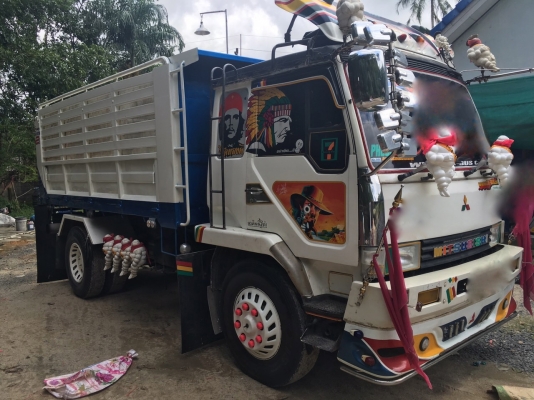 รถมิตซู 6 ล้อดั้ม 160 แรงม้า  ปี 44.    สนใจติดต่อ  081 - 6079515