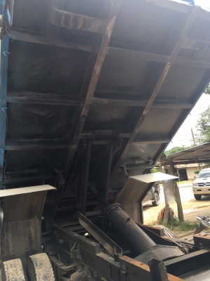 รถมิตซู 6 ล้อดั้ม 160 แรงม้า  ปี 44.    สนใจติดต่อ  081 - 6079515