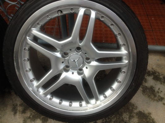 ล้อ AMG เเท้ 19หน้า8ครึ่งหลัง9ครึ่งอ๊อฟ38 5รู112สีเดิมๆญีปุ่นยางติดมาใช้ไม่ได้เเล้ว