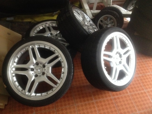 ล้อ AMG เเท้ 19หน้า8ครึ่งหลัง9ครึ่งอ๊อฟ38 5รู112สีเดิมๆญีปุ่นยางติดมาใช้ไม่ได้เเล้ว
