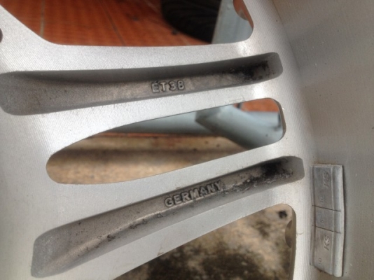 ล้อ AMG เเท้ 19หน้า8ครึ่งหลัง9ครึ่งอ๊อฟ38 5รู112สีเดิมๆญีปุ่นยางติดมาใช้ไม่ได้เเล้ว